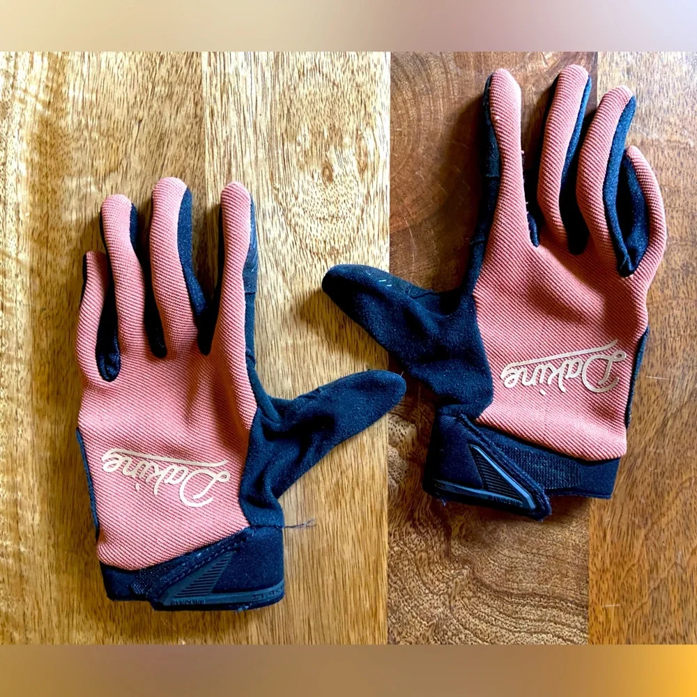 $5 🧤 Dakine Women’s Syncline Mountain Bike Gloves